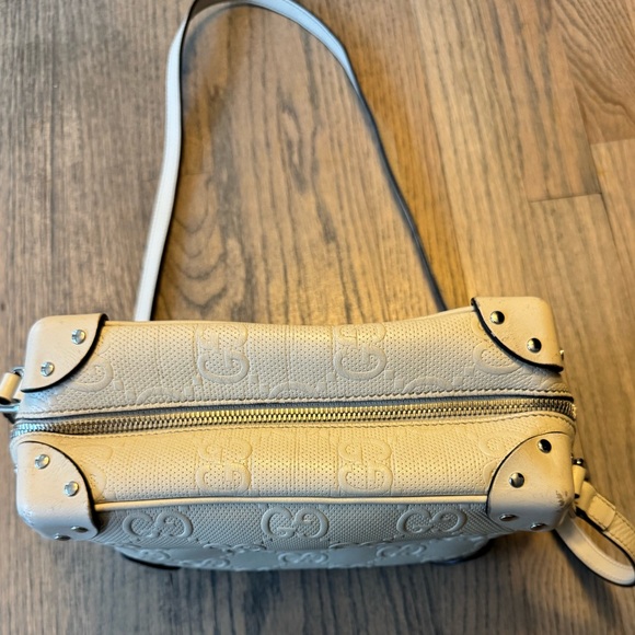 Gucci embossed ivory square shoulder bag - Picture 8 of 8